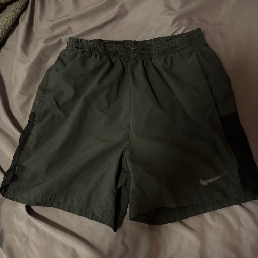 Nike Men's grey Athletic Shorts with Black Panels